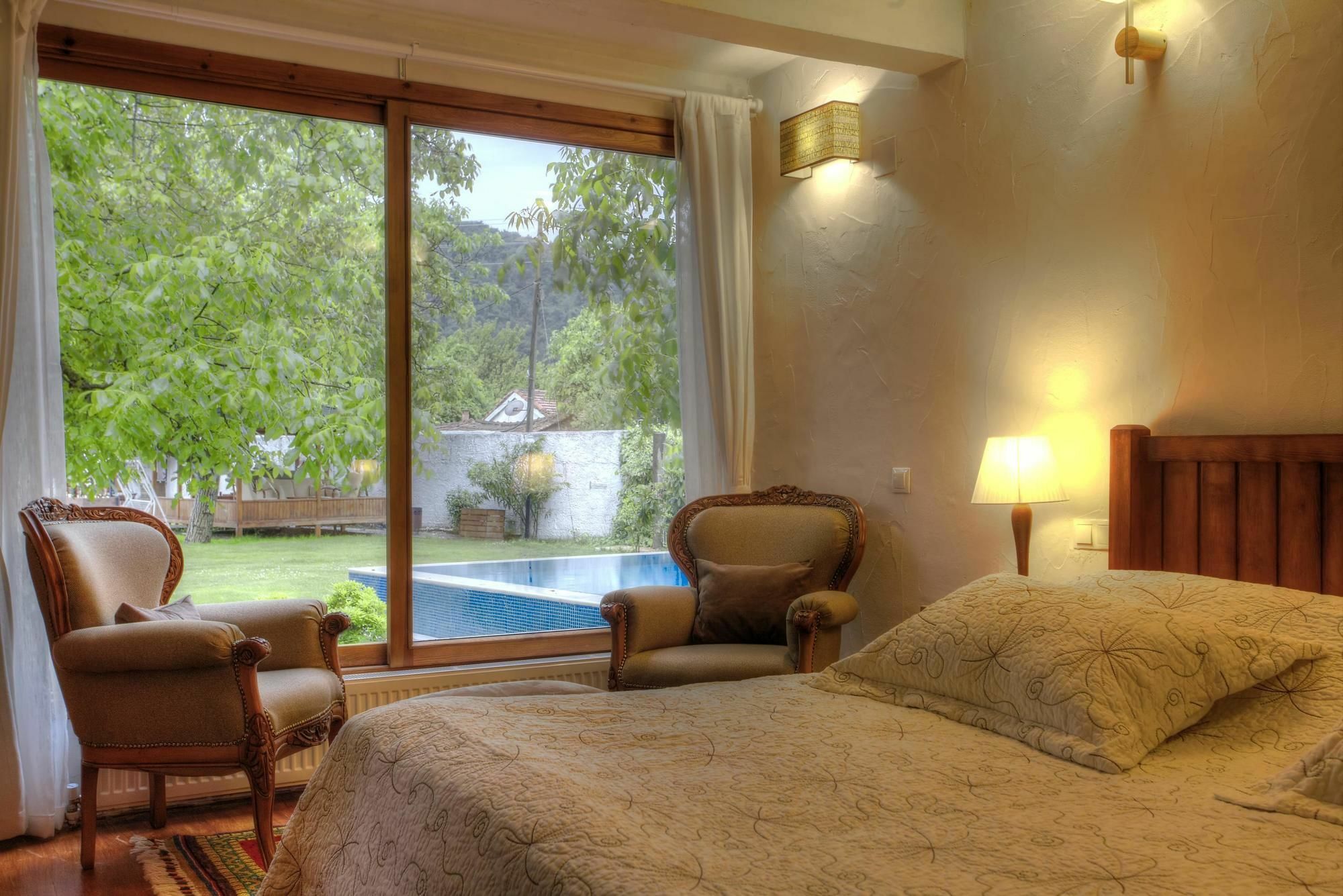 Ephesus Lodge Киразли Екстериор снимка